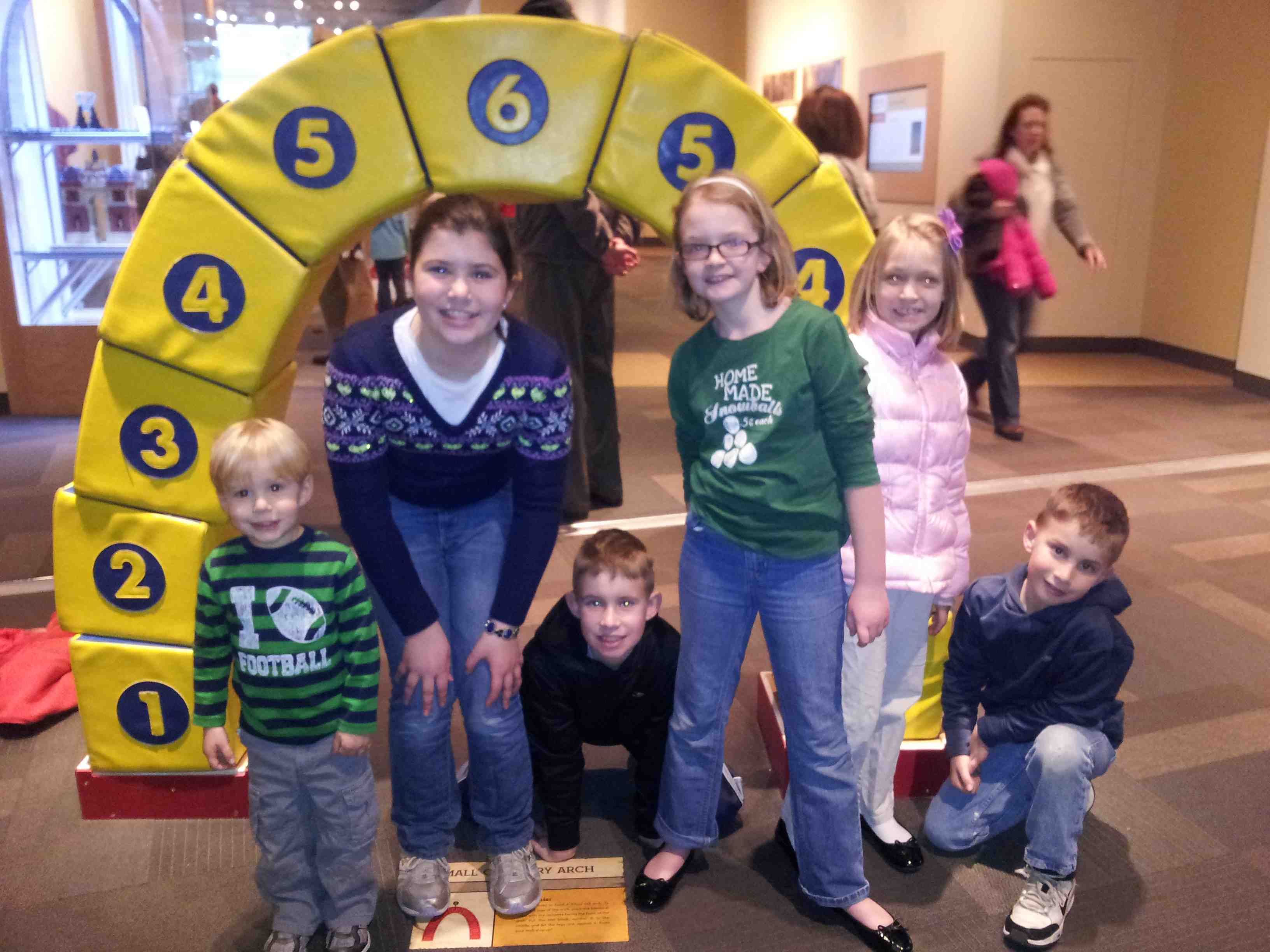 2011-12-27 Sage cousins make an Arch.jpg